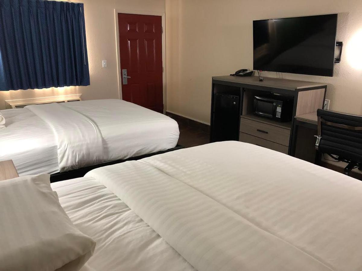 Travelers Inn And Suites Wharton Exterior foto