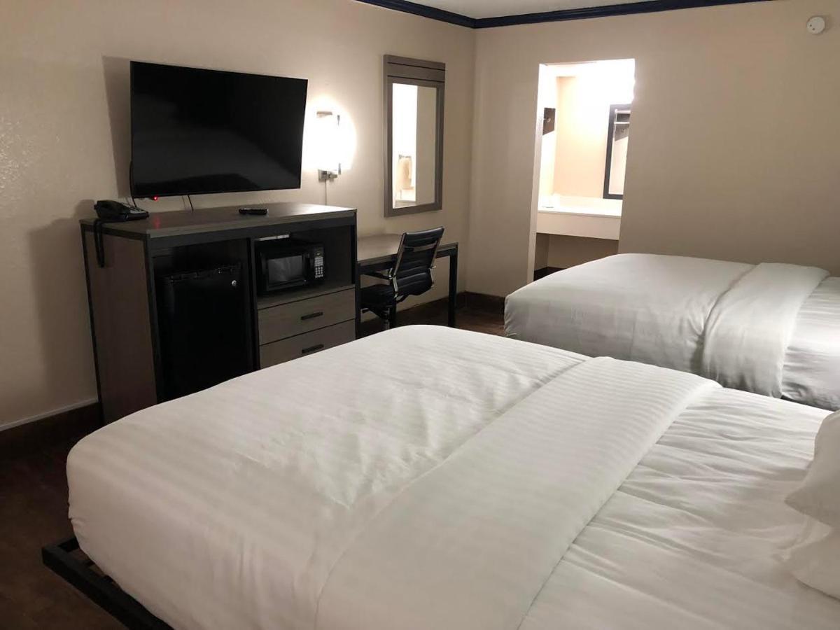 Travelers Inn And Suites Wharton Exterior foto